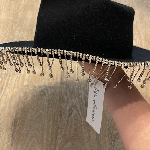 DOLLY BLACK COWBOY
FRINGE HAT - Picture 10 of 10